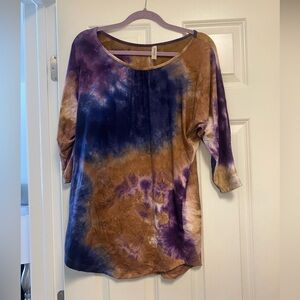 Loose fitting maternity top